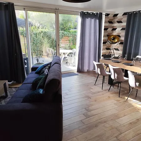 Maison De Avec Exterieur Au Calme.