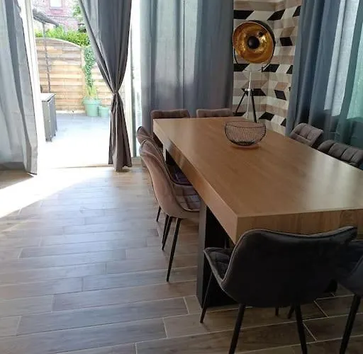 Maison De Avec Exterieur Au Calme.